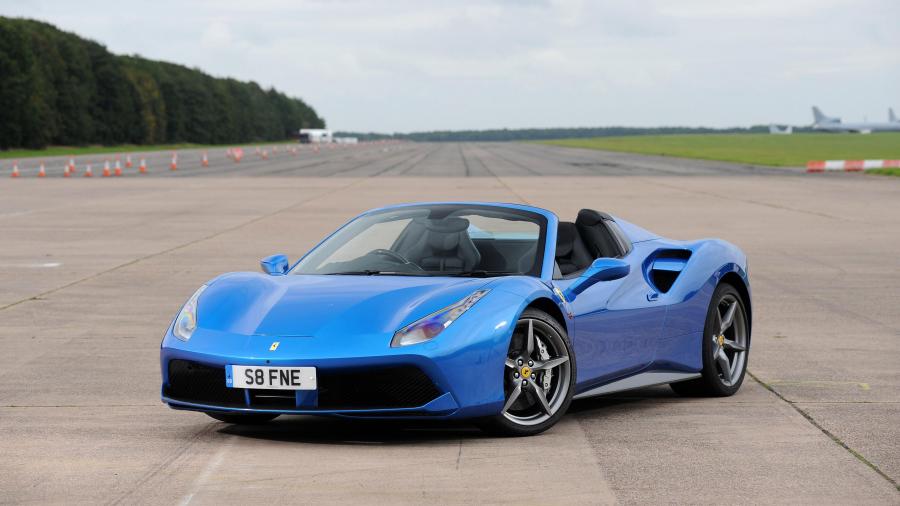  Ferrari 488 Spider 2016 года  (UK) (фото 20 из 28)